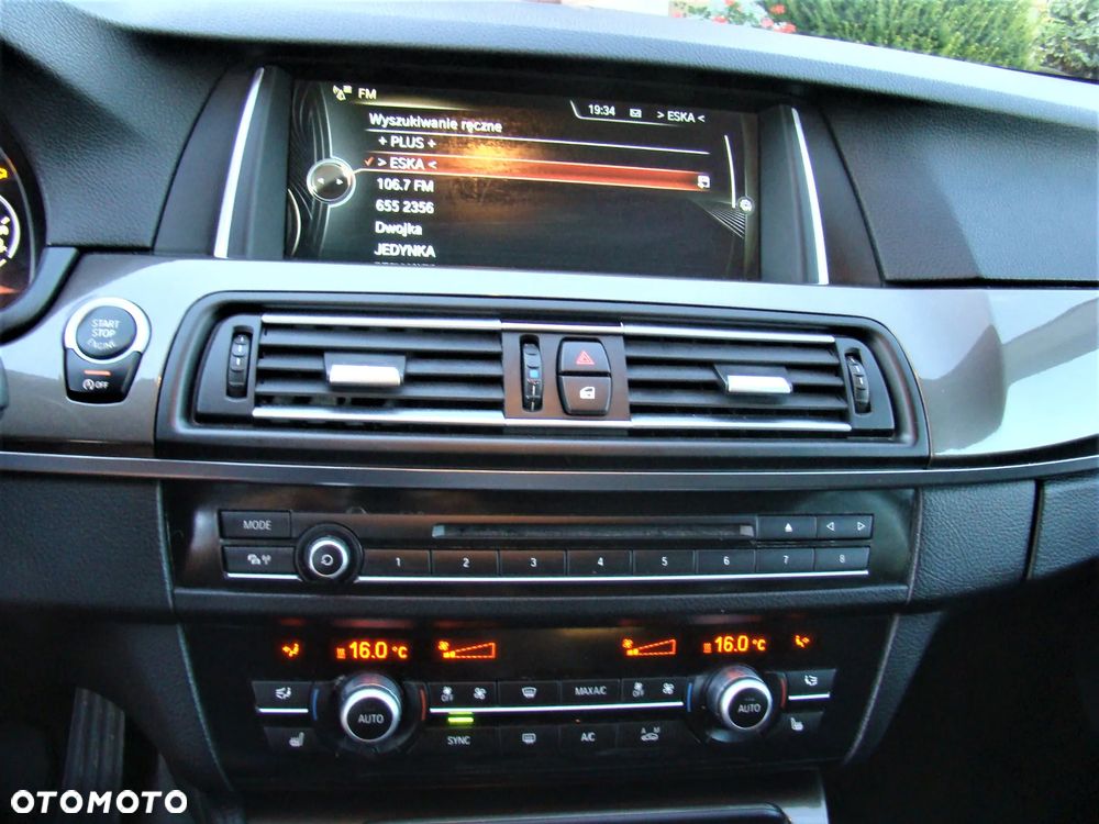 BMW Seria 5 525d xDrive Sport-Aut Modern Line - 11