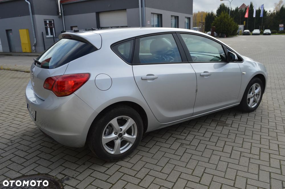Opel Astra 1.6 - 8