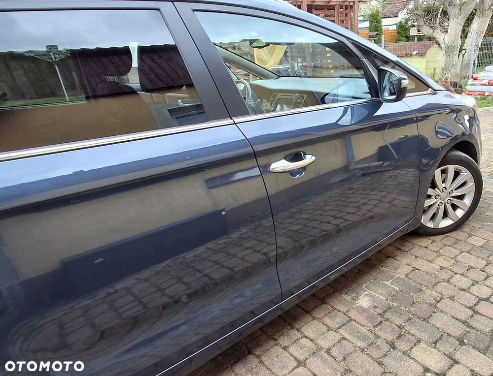 Kia Carens 1.6 GDI Business Line EU6 - 10