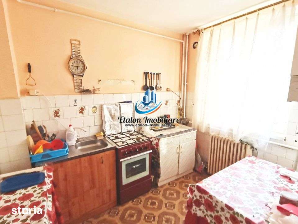 Apartament 4 camere semidecomandat, etaj 6, Maratei Piatra Neamt — fotografia 1