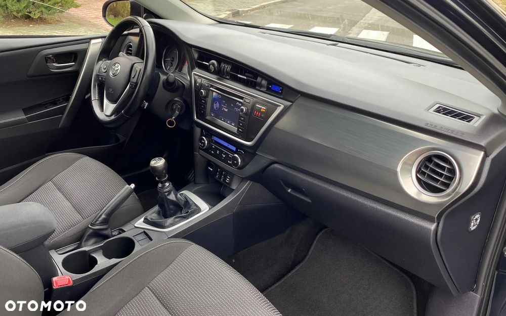 Toyota Auris 1.6 Executive - 17