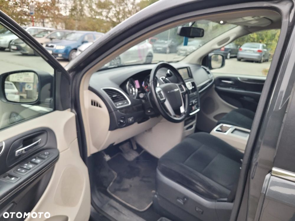 Chrysler Town & Country 3.6 Limited - 17