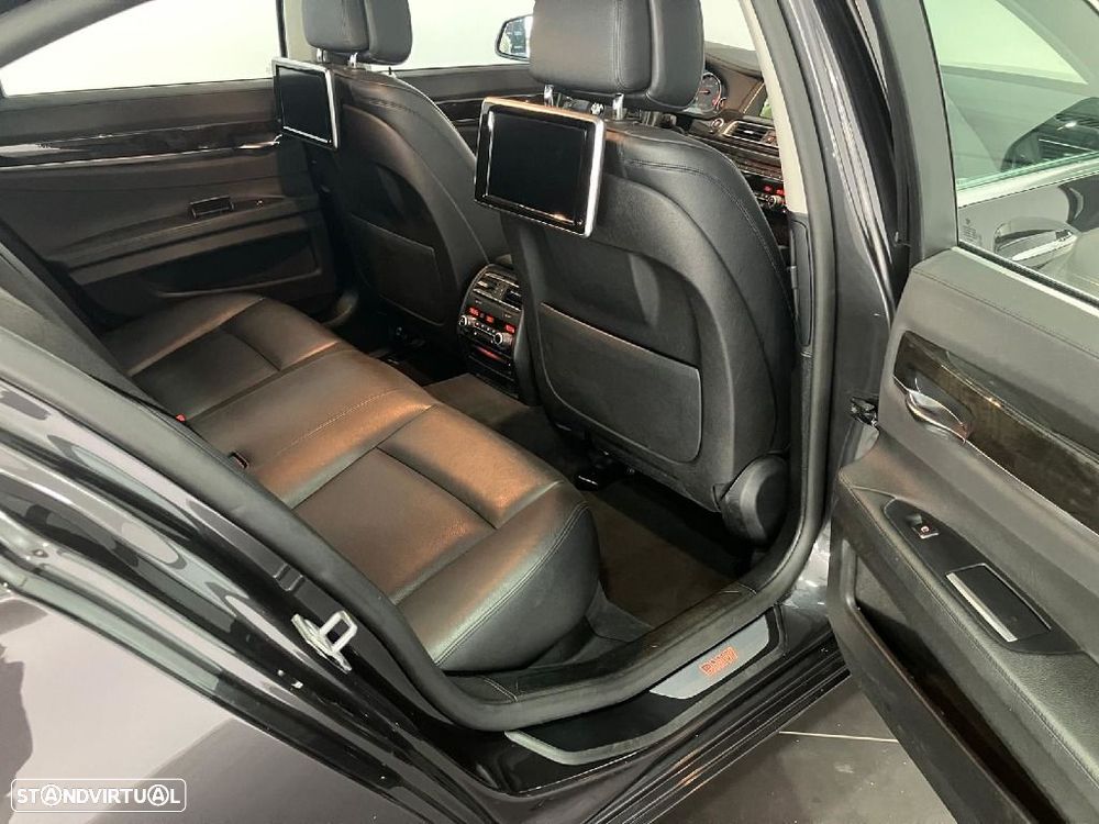 BMW 740 d xDrive - 16