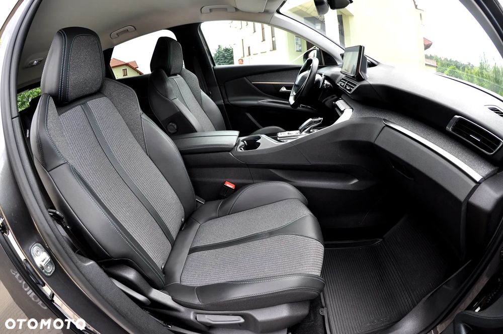 Peugeot 3008 1.2 PureTech Allure S&S EAT8 - 18