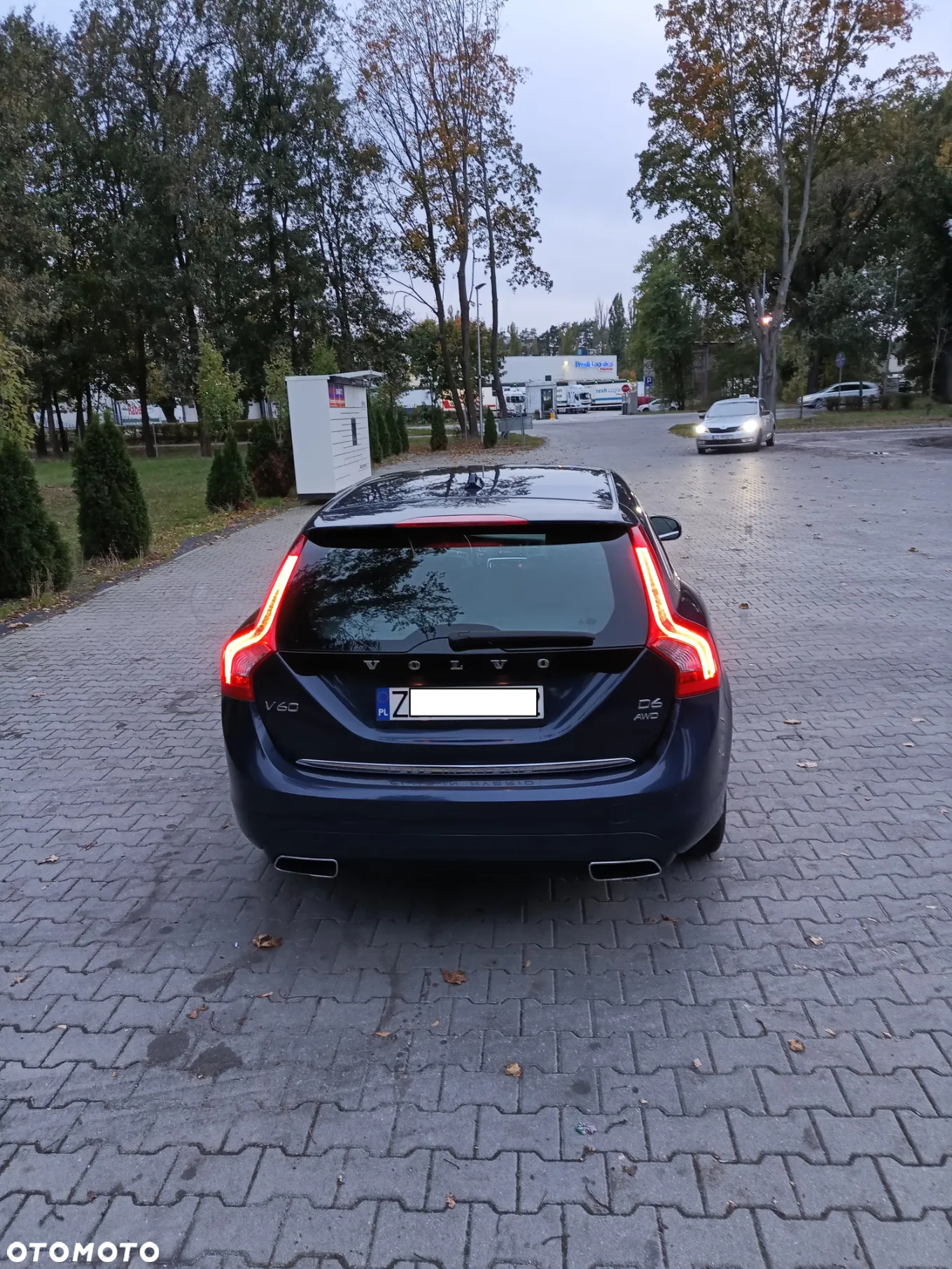 Volvo V60 D6 AWD Plug-in Hybrid R-Design Summum - 21