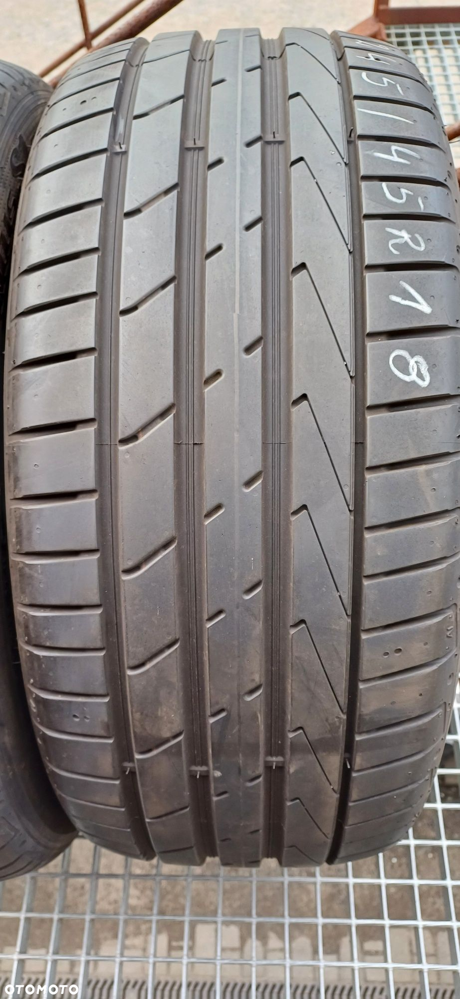 245/45R18 96W HANKOOK , dwie opony letnie. - 2