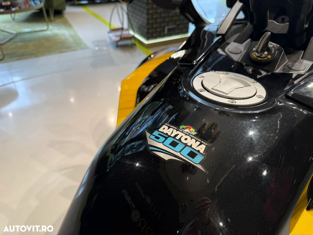 Can-Am Spyder - 12