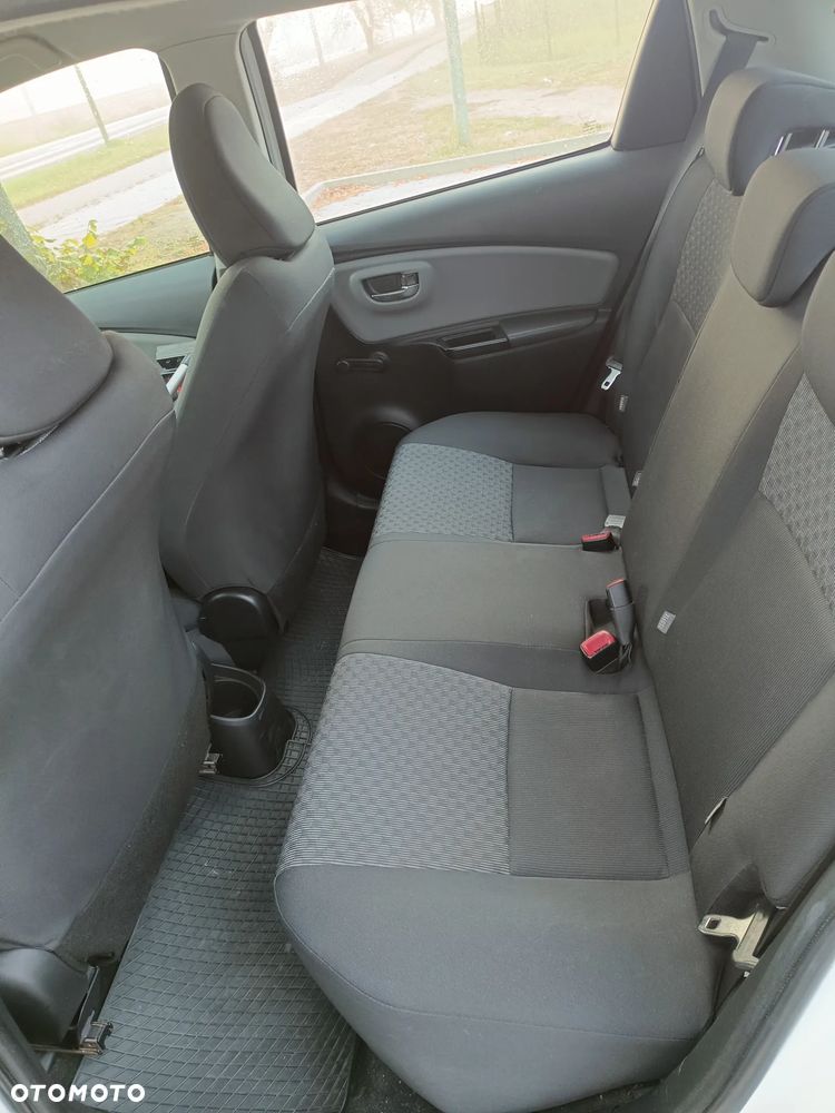 Toyota Yaris - 10