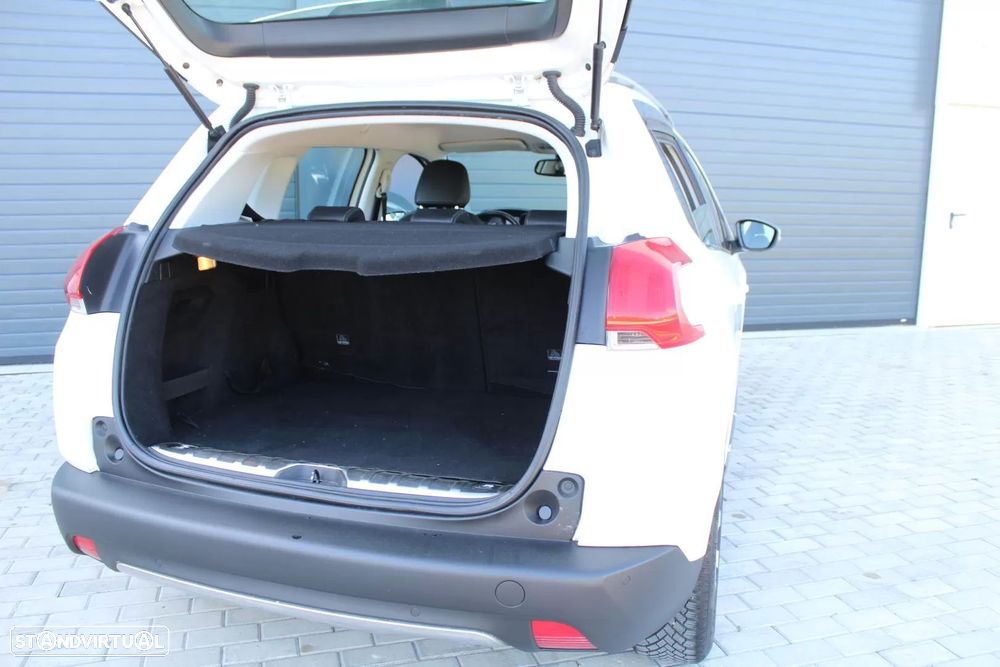 Peugeot 2008 1.2 PureTech Allure - 19