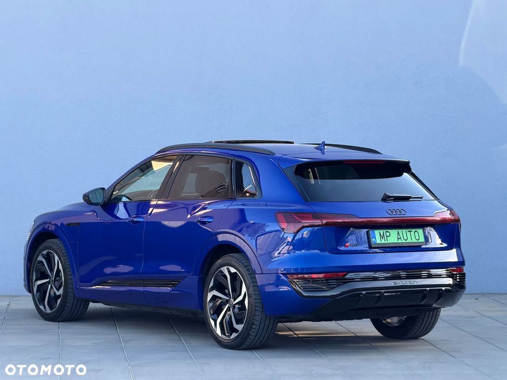 Audi Q8 Sportback e-tron - 4