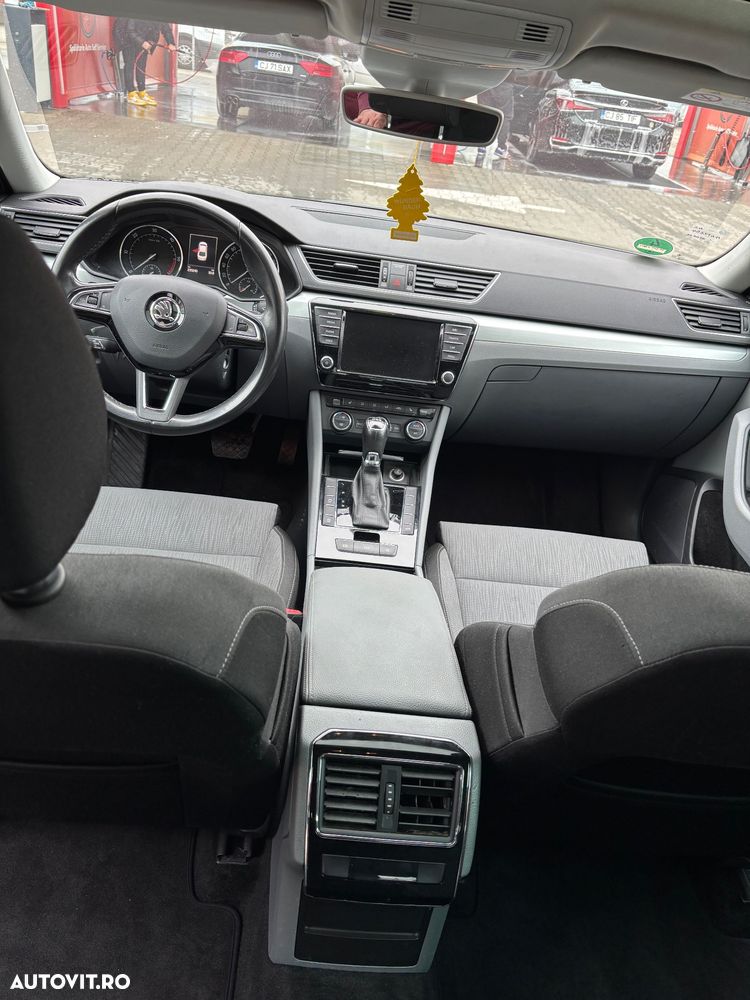Skoda Superb 2.0 TDI DSG Sportline - 10