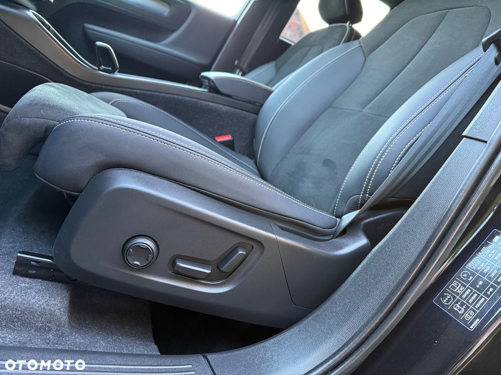 Volvo XC 40 B4 B DKG Plus Black Edition - 36