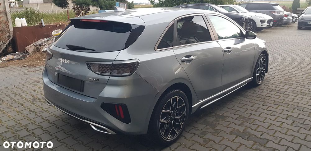 Kia Ceed 1.6 CRDi Eco-Dynamics+ (48V Mild-Hybrid) DCT7 GT Line - 9