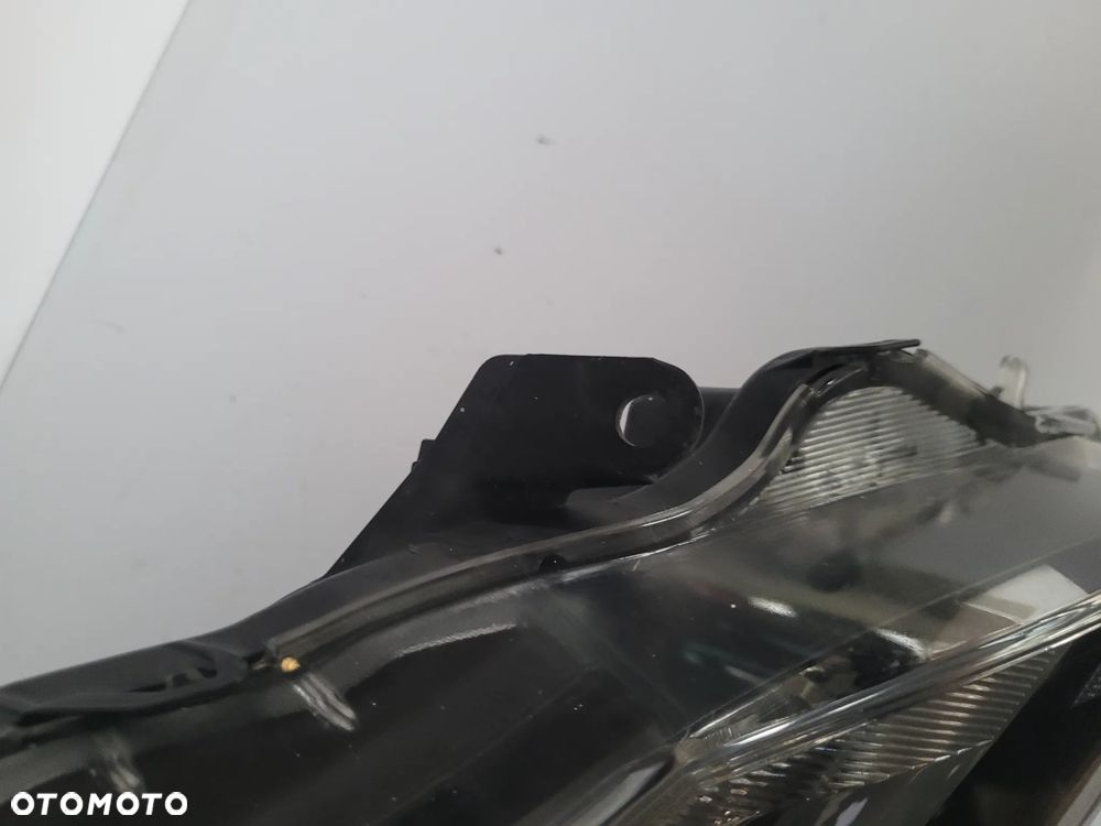 Toyota Yaris III lift lampa przód prawa soczewka - 5