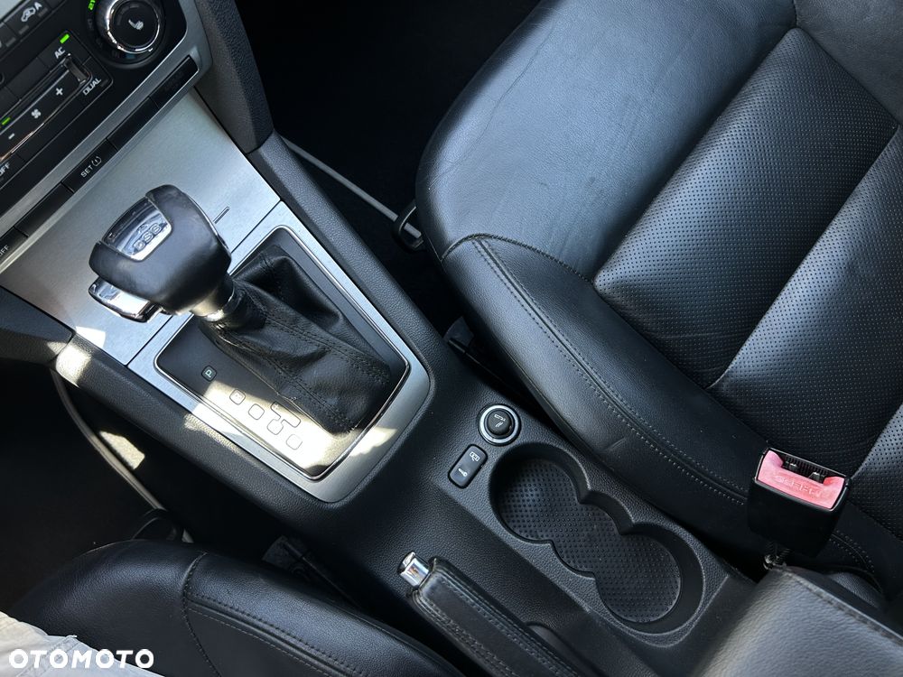 Skoda Octavia 2.0 TSI DSG RS - 29