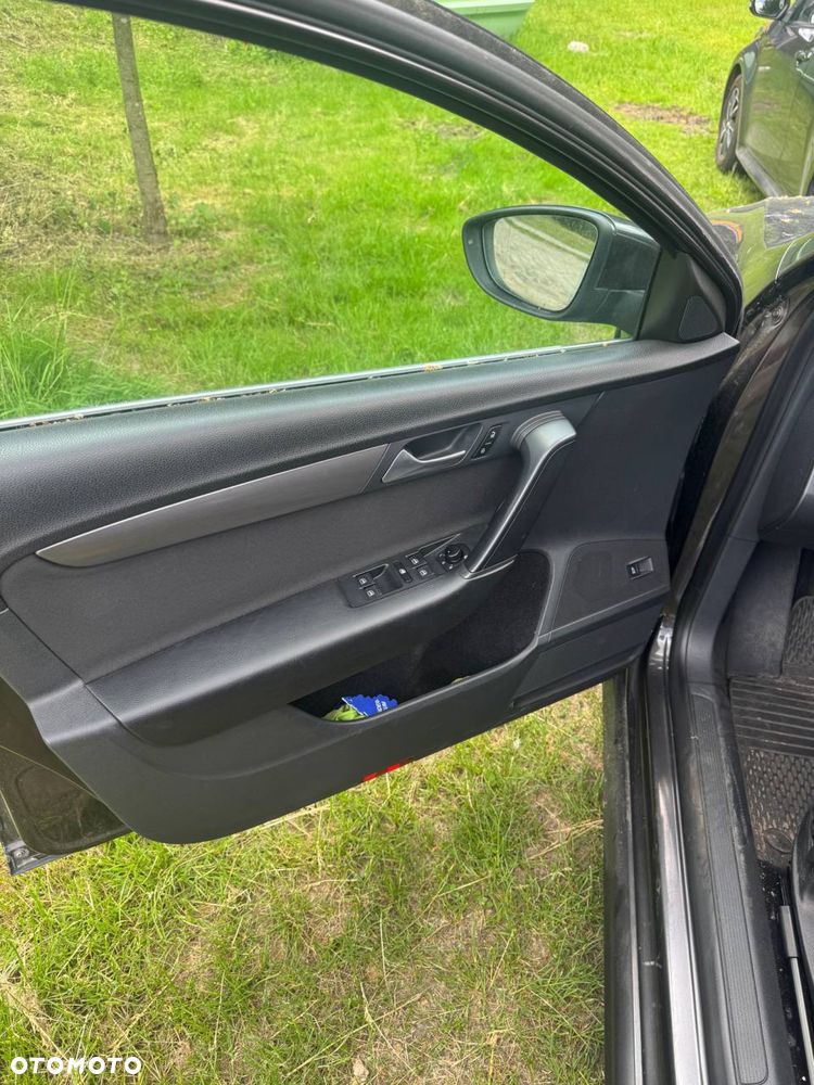 Volkswagen Passat - 5