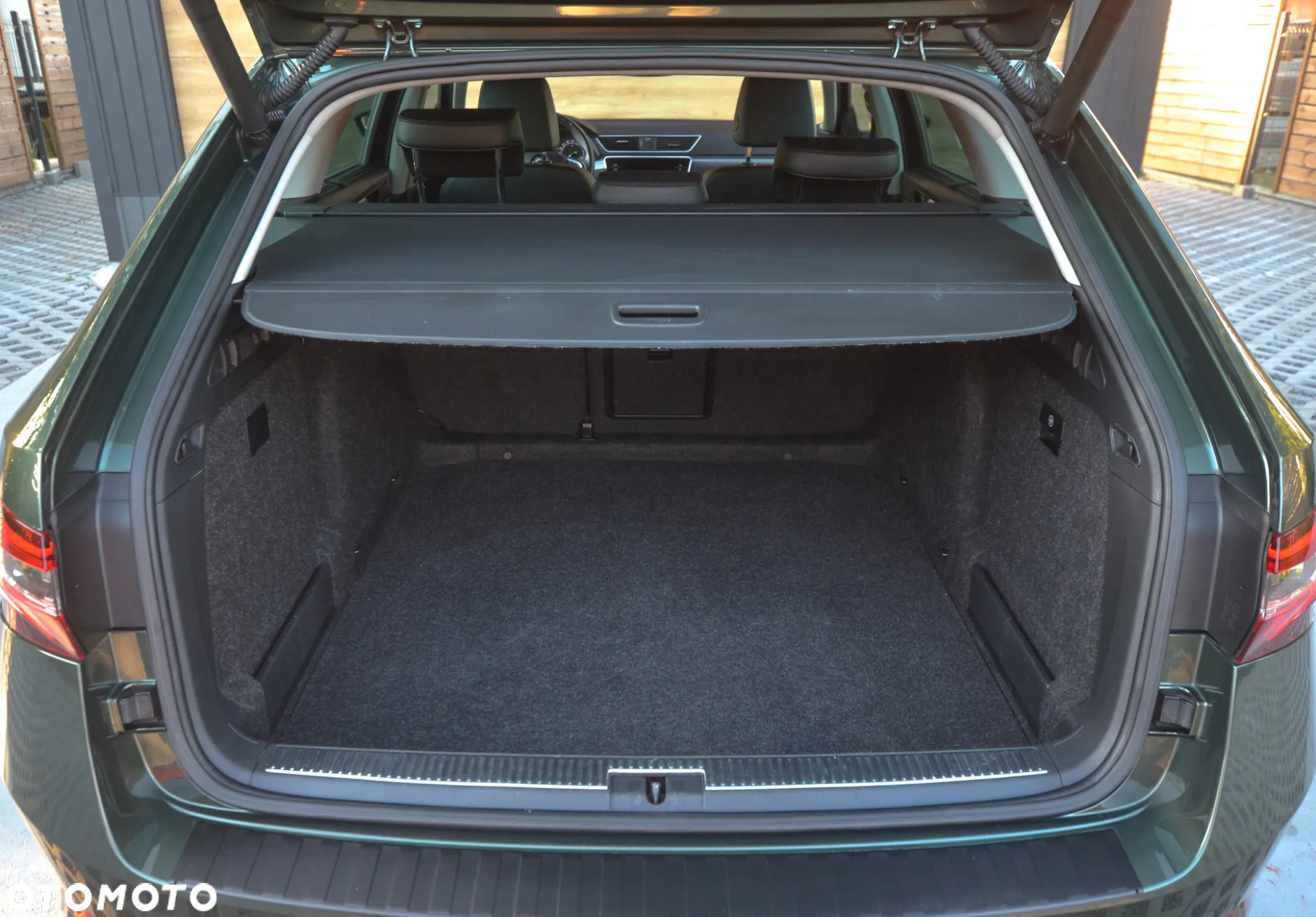 Skoda Superb 2.0 TDI SCR Style DSG - 29