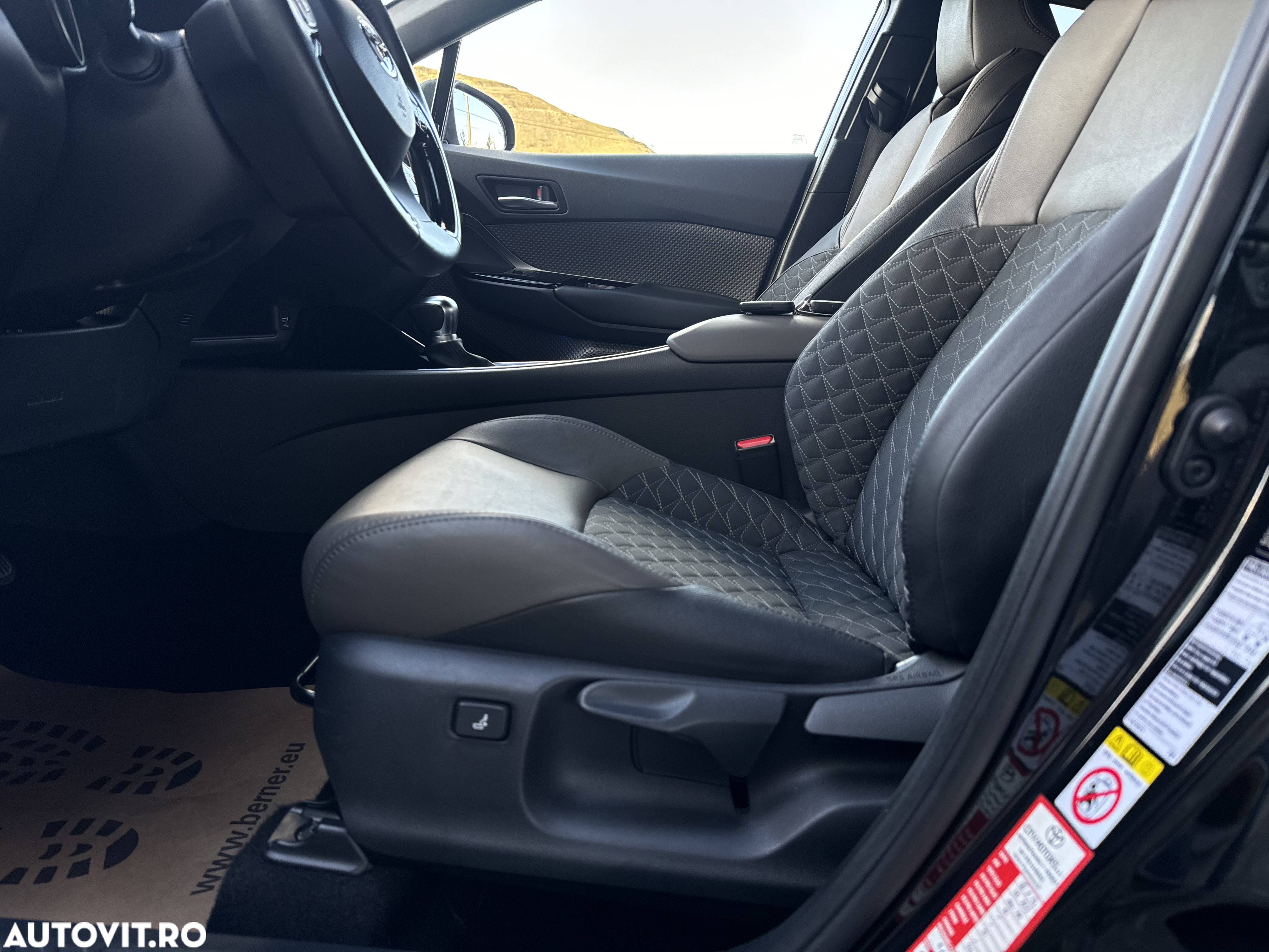 Toyota C-HR 1.8 HSD 122 CP 4x2 CVT Style - 30