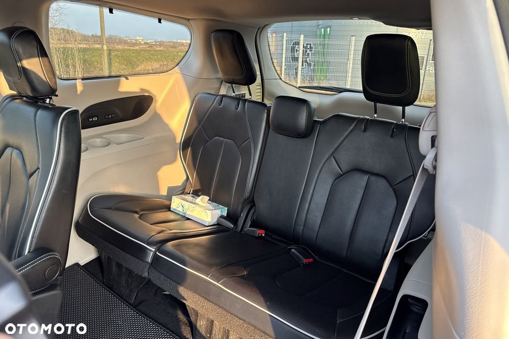 Chrysler Pacifica - 10