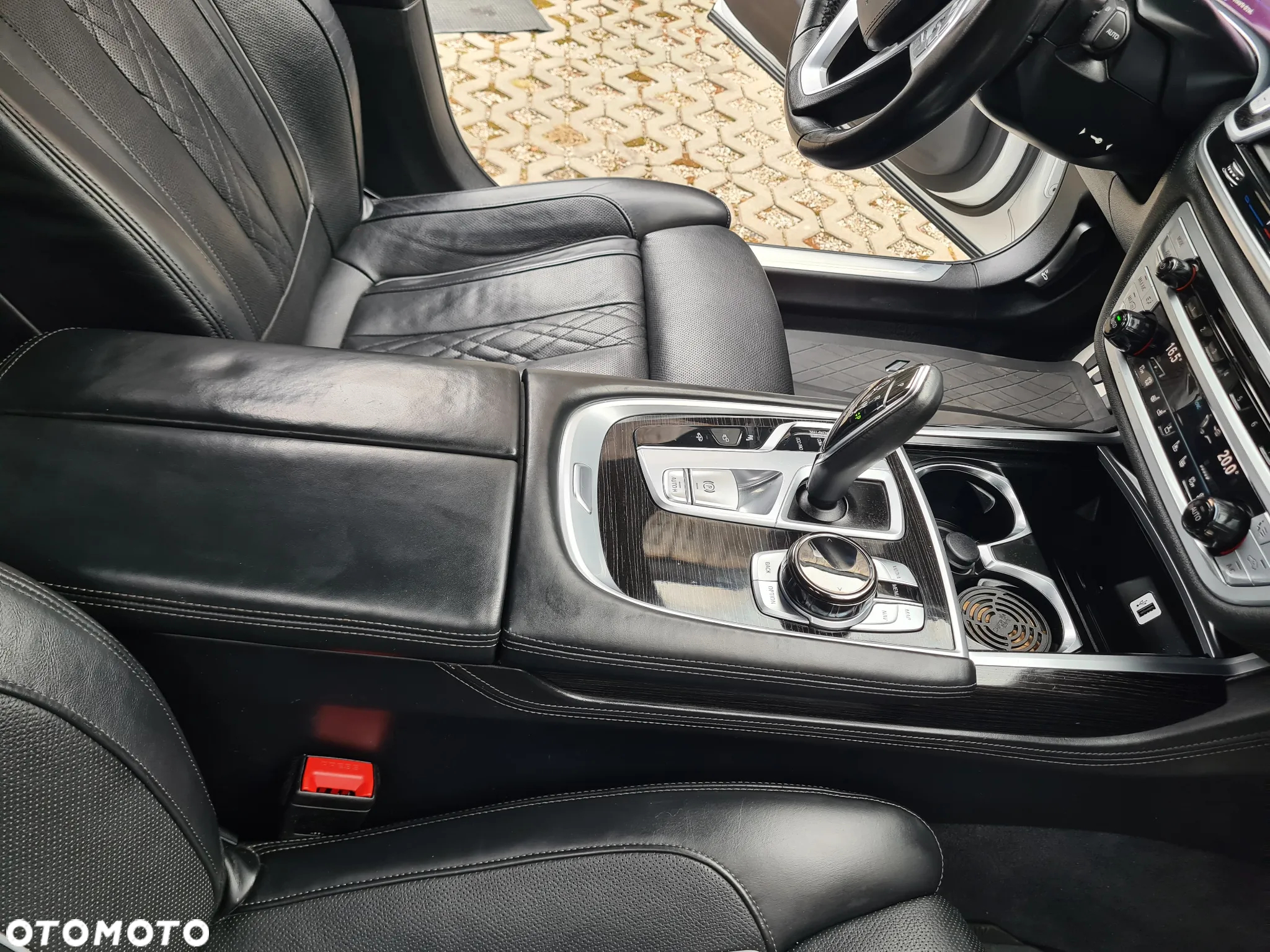BMW Seria 7 750i xDrive - 17
