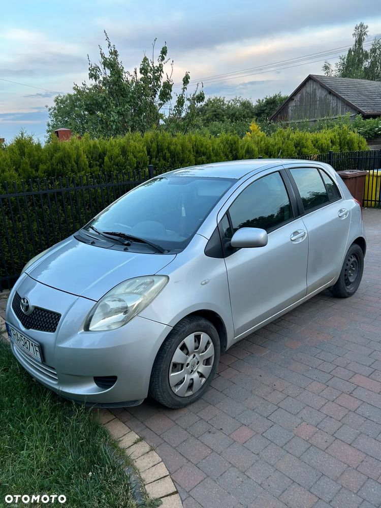 Toyota Yaris - 1