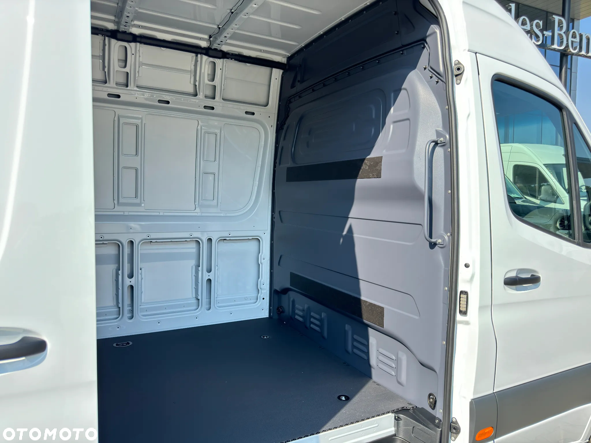 Mercedes-Benz eSprinter 314 Furgon Pro Standard - 9