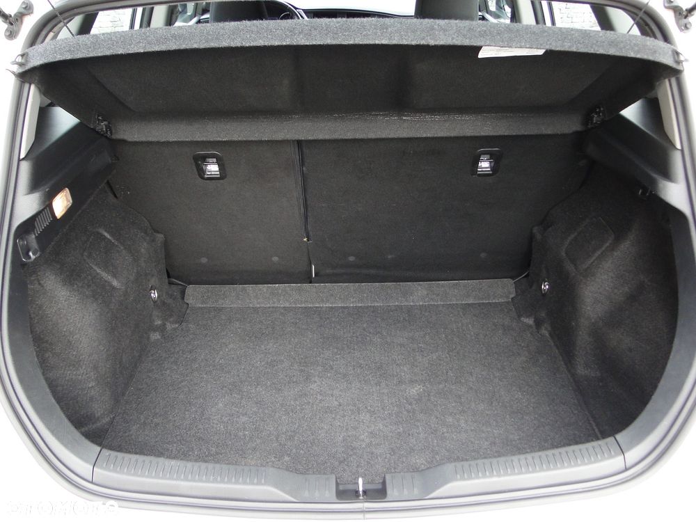Toyota Auris 1.6 Premium - 19