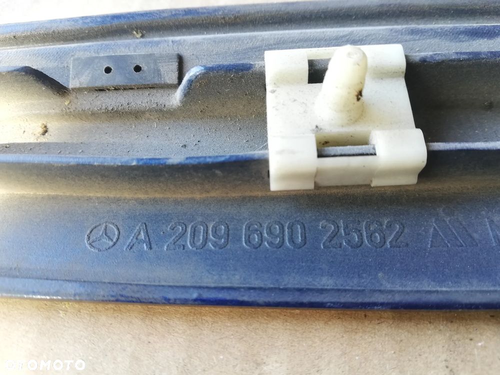 MERCEDES CLK W209 LISTWA BŁOTNIKA TYLNA LEWA A2096902562 - 2