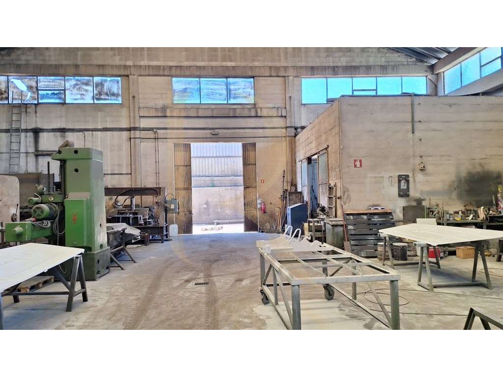 Armazém industrial com terreno em Alhos Vedros - Moita - Grande imagem: 3/20
