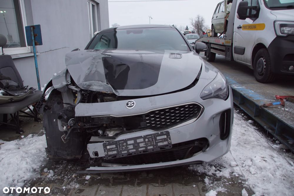 KIA STINGER GT 2018 3.3 GDI 370 KM 4X4 2018 123 TYŚ KM LAKIER C4S na części maska pas lampa zderzak błotnik drzwi klapa silnik skrzynia amortyzator półoś alternator rozrusznik led lusterko felga dyfer dyferencjał sterownik komputer moduł szyba - 3
