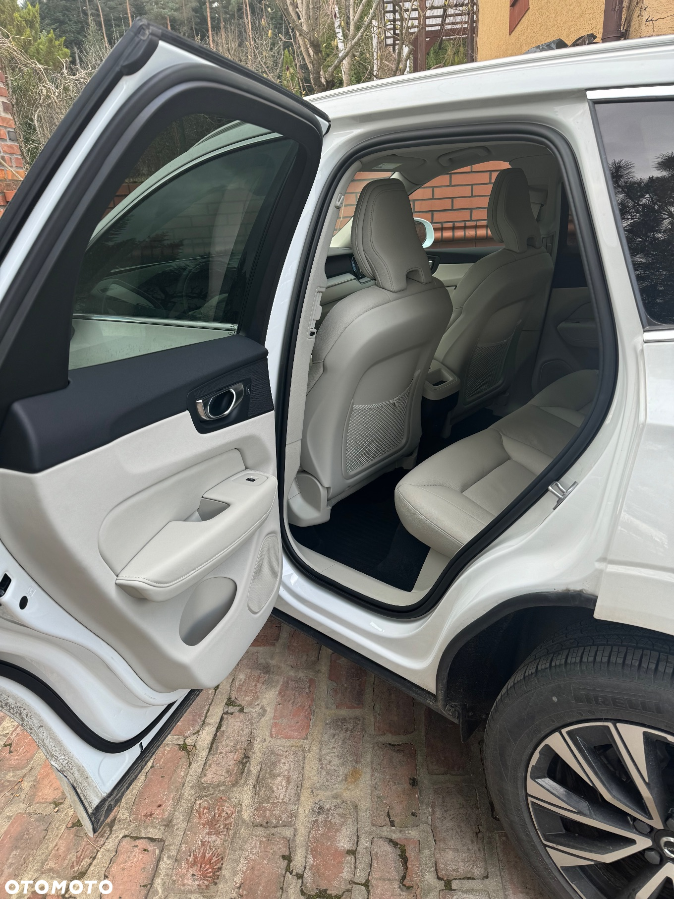 Volvo XC 60 B5 B AWD Plus Bright - 18