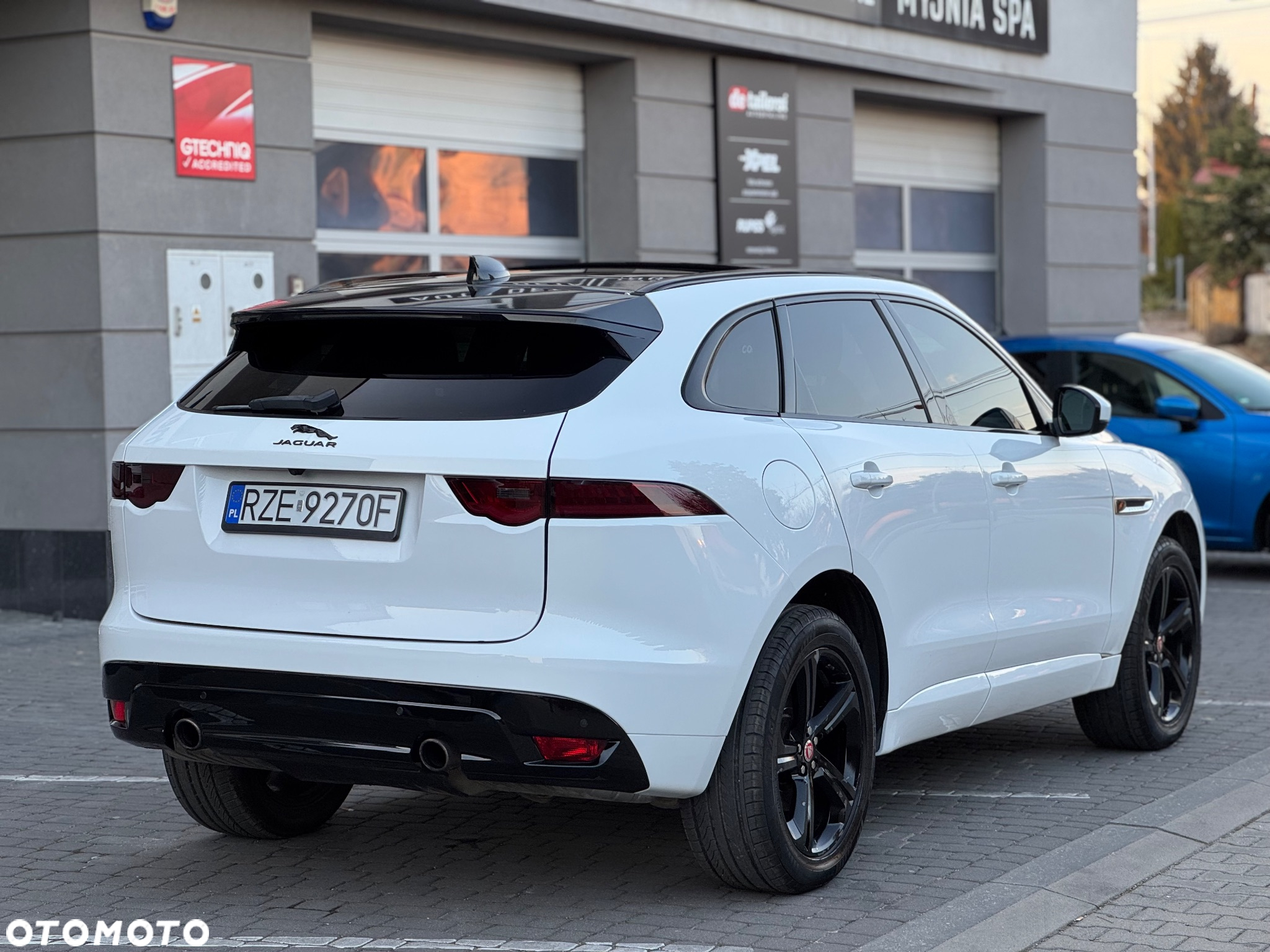 Jaguar F-Pace 3.0 V6 AWD R-Sport - 4