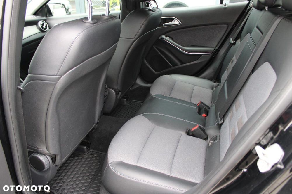 Mercedes-Benz GLA - 17