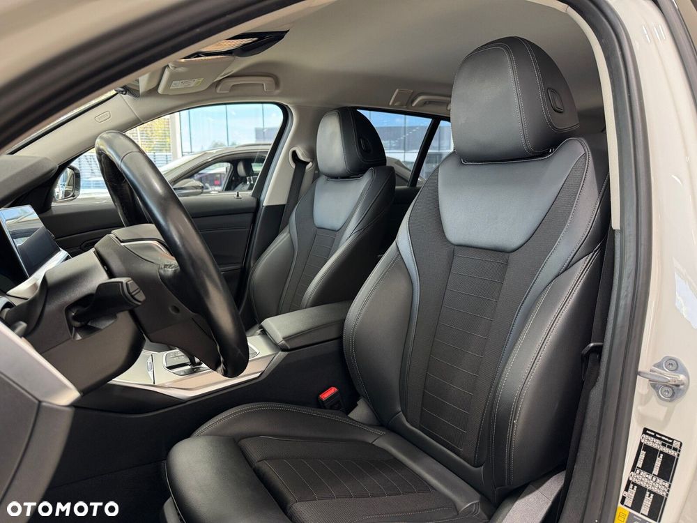 BMW Seria 3 320e Sport Line - 10