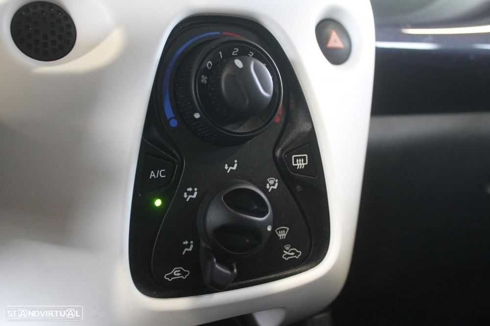 Peugeot 108 1.2 PureTech Allure - 24