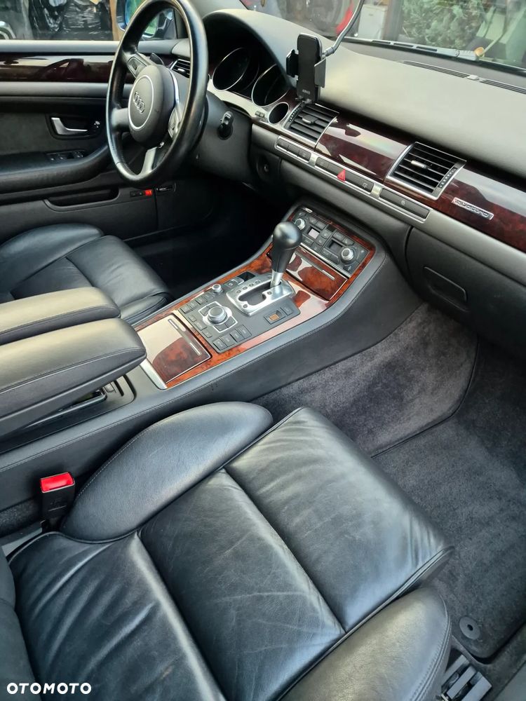 Audi A8 4.2 Quattro - 13