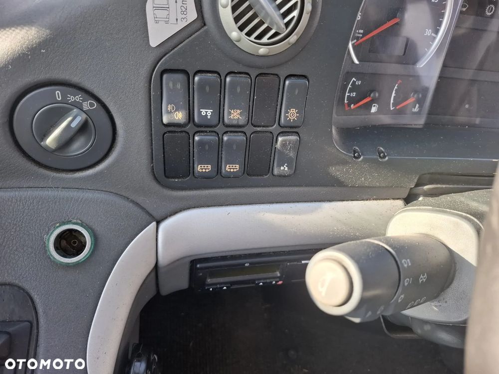 MAN LION'S COACH - 28