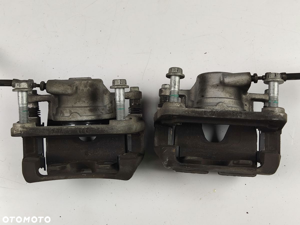 VOLVO XC40 2.0T T4 17-21r Zacisk Hamulcowy Przód Prawy i Lewy - 8