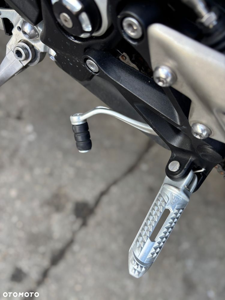 Triumph Street Triple - 9