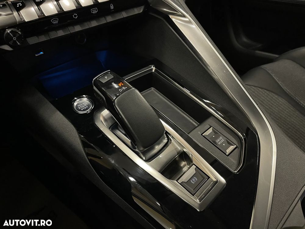 Peugeot 3008 Plug-In Hybrid 225 e-EAT8 Allure Pack - 28