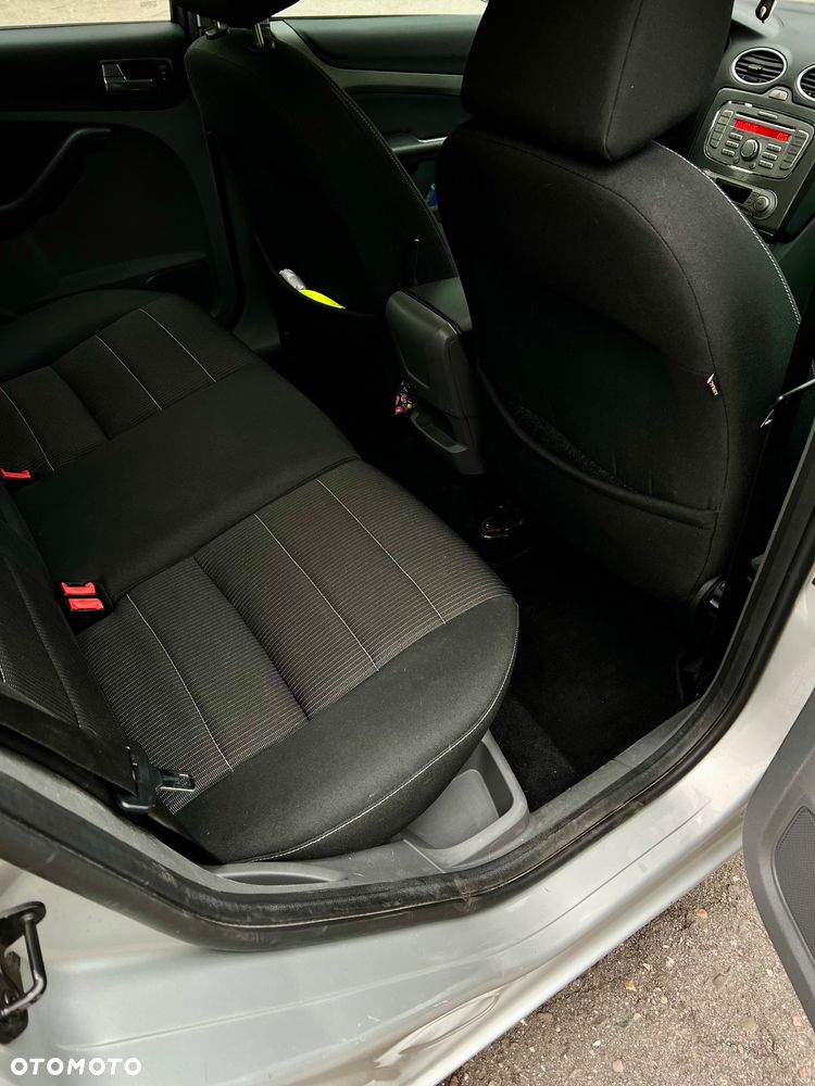 Ford Focus 1.6 16V Titanium - 10