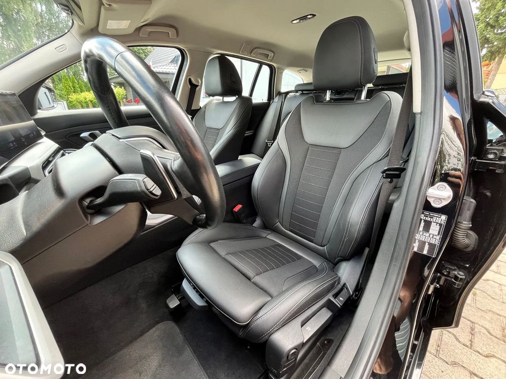 BMW Seria 3 318d mHEV - 21