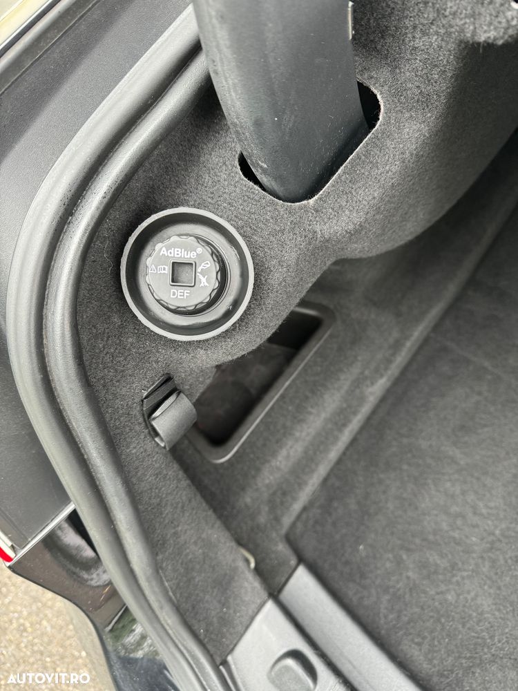 Jaguar XE - 14