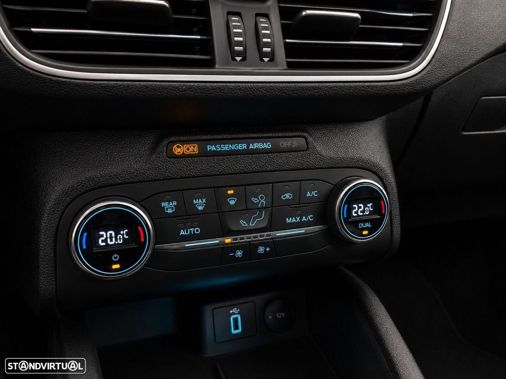 Ford Focus 1.5 TDCi ECOBlue Titanium - 24