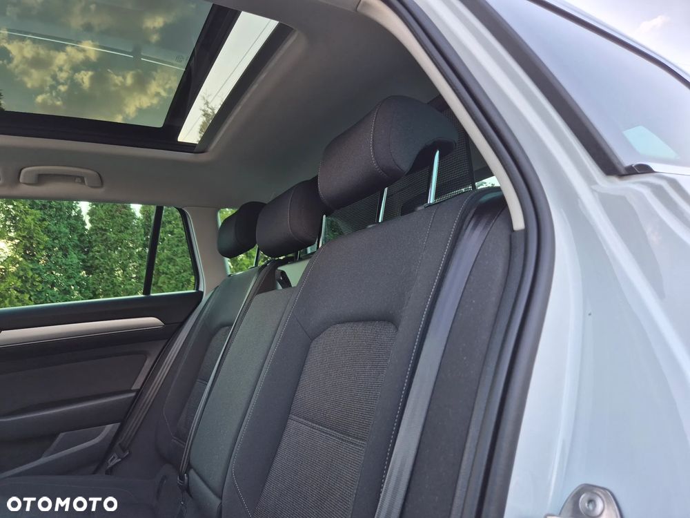 Volkswagen Passat - 31