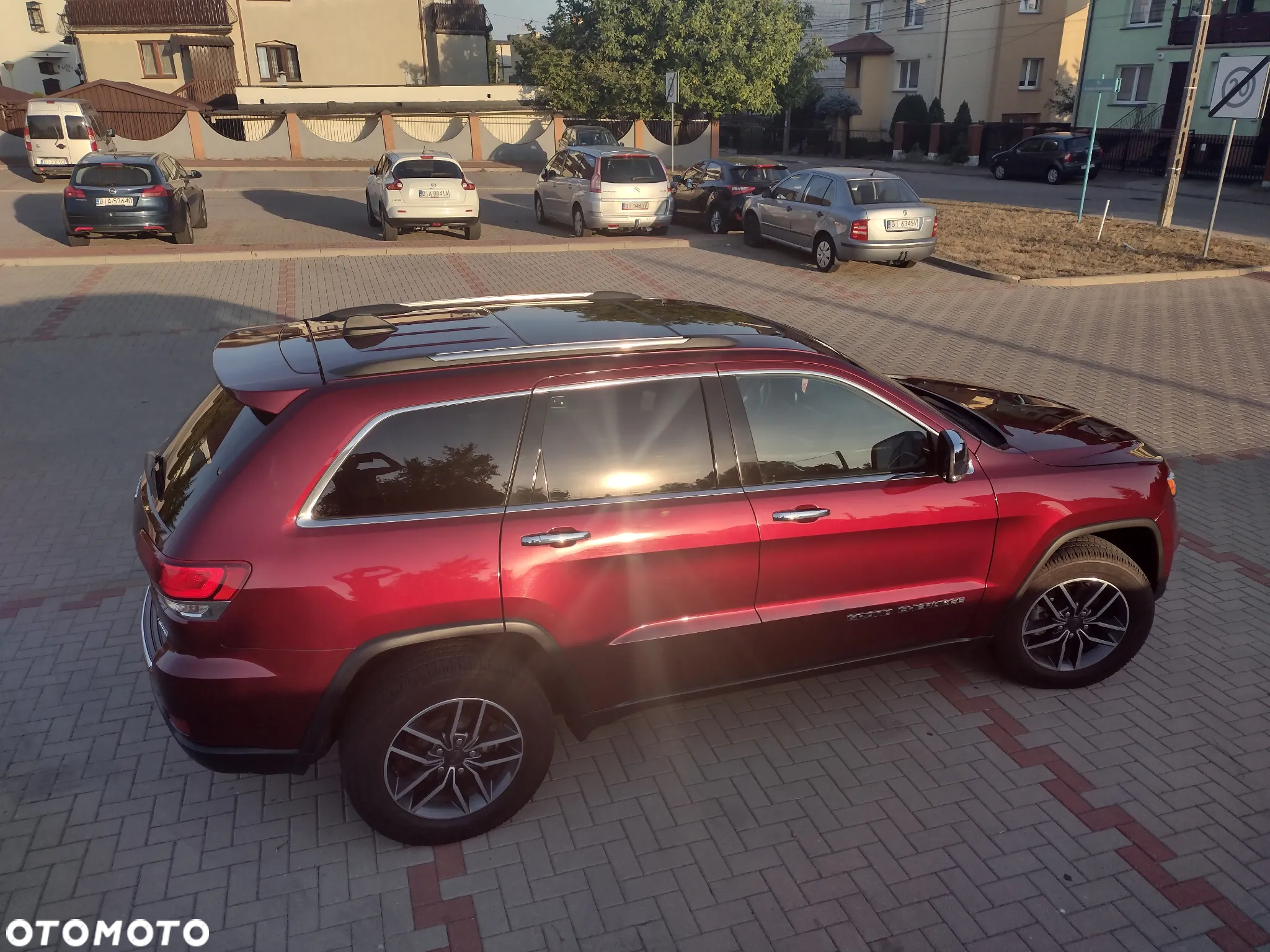 Jeep Grand Cherokee - 13