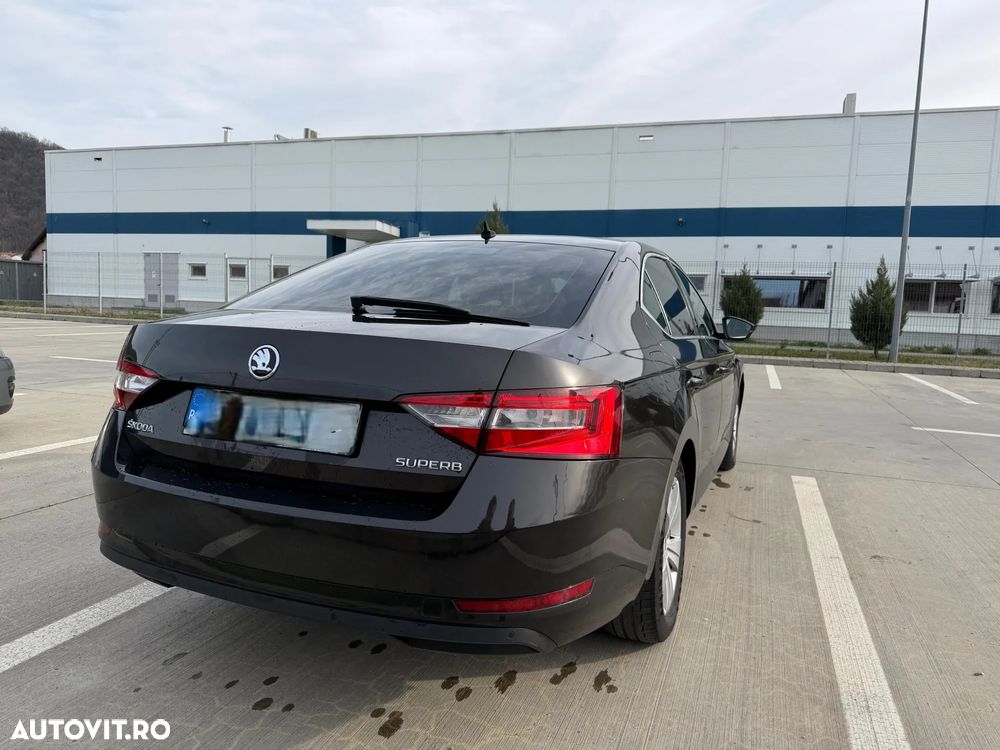 Skoda Superb 2.0 TDI Ambition - 6