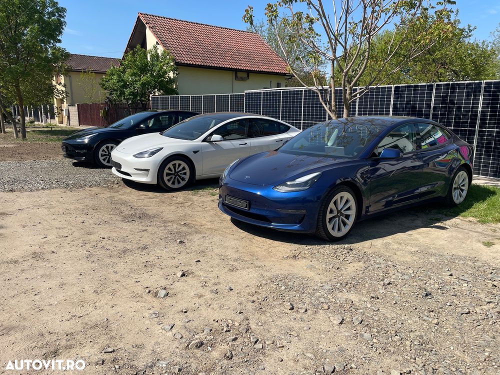 Tesla Model 3 - 3