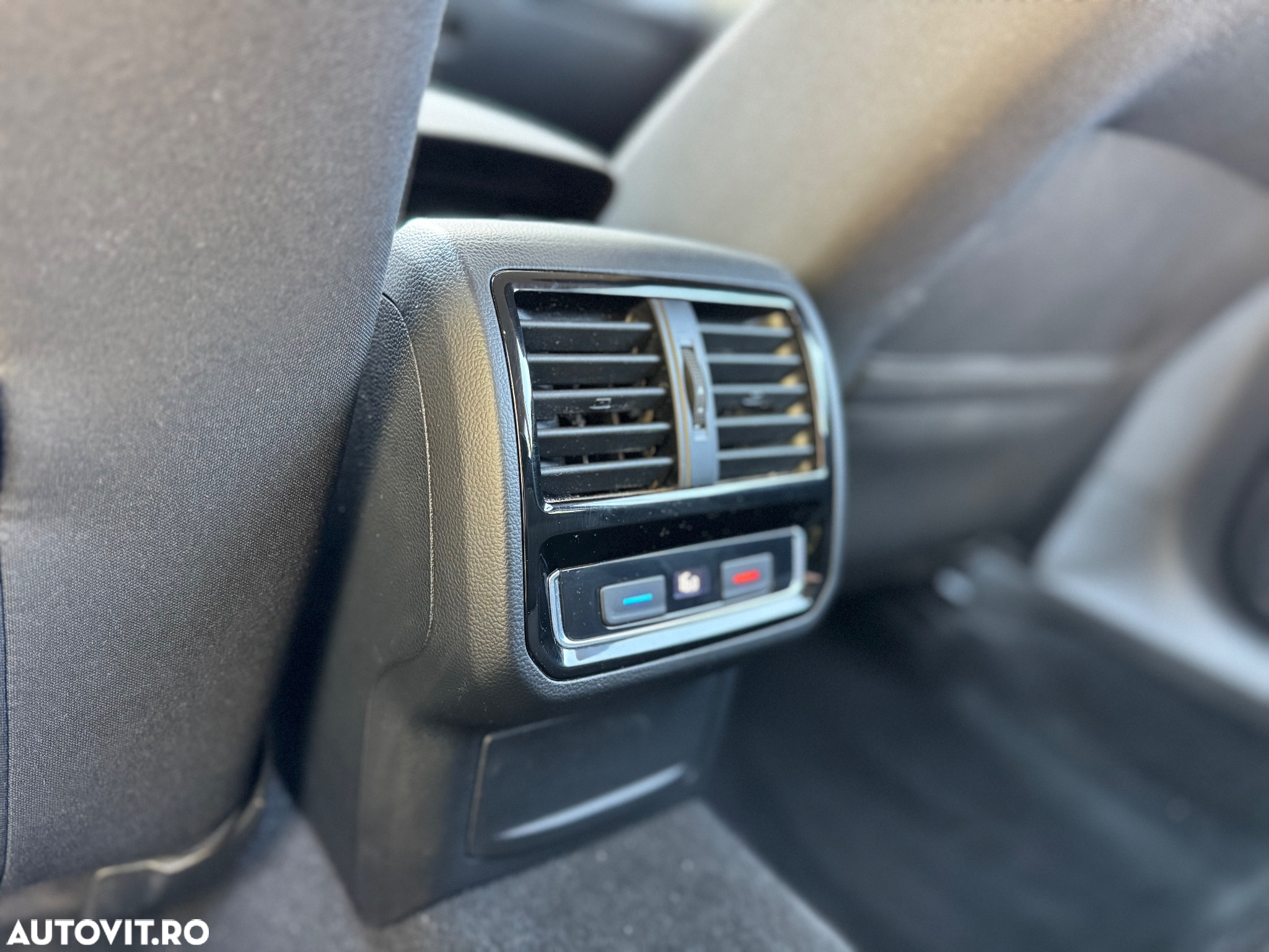 Volkswagen Passat - 14