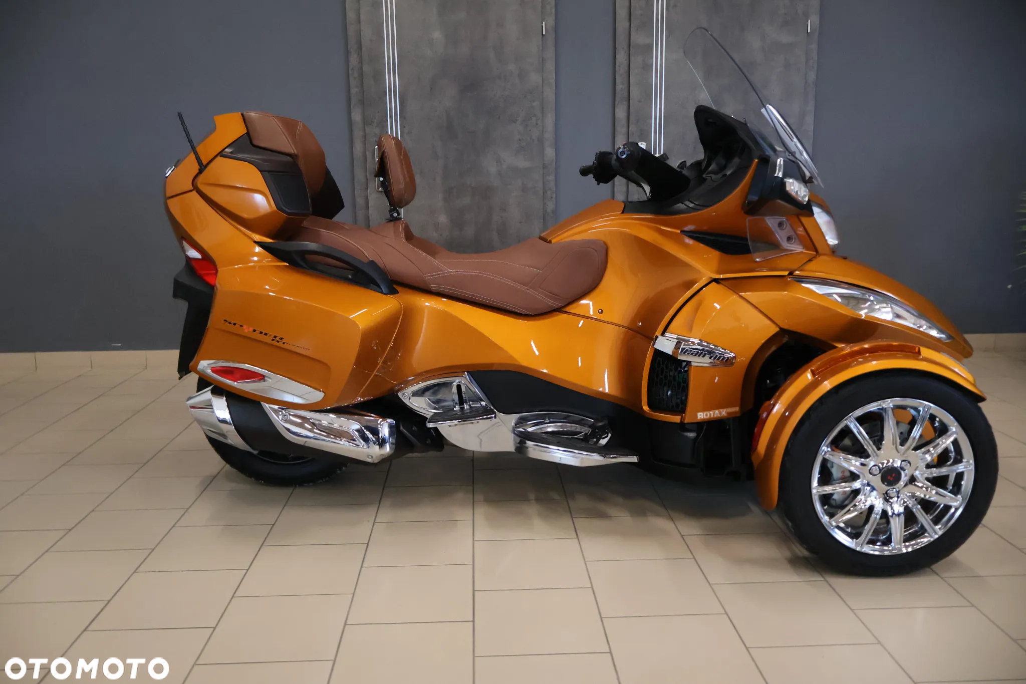 Can-Am Spyder - 15